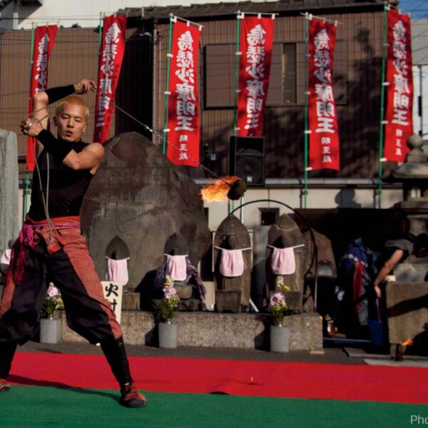 カンタのファイアー鎖分銅 大須大道町人祭で火付盗賊ファイアーパフォーマンス