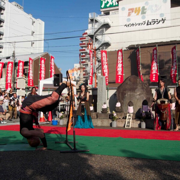 火の輪くぐり 大須大道町人祭で火付盗賊ファイアーパフォーマンス