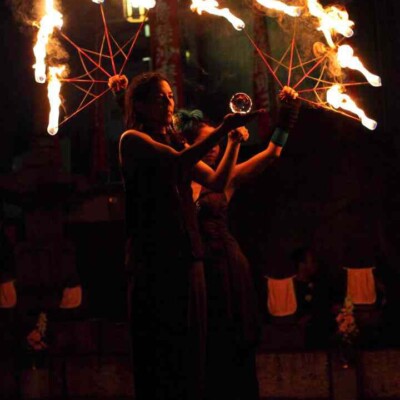 コンタクトジャグリングと炎扇 大須大道町人祭で火付盗賊ファイアーパフォーマンス