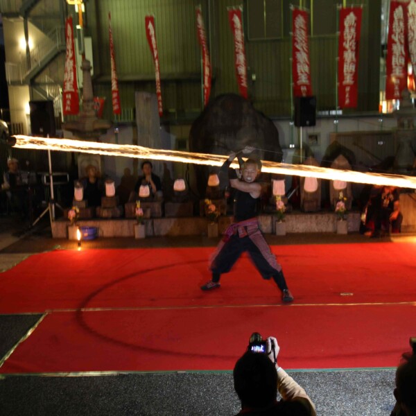 カンタのファイアー鎖分銅 大須大道町人祭で火付盗賊ファイアーパフォーマンス