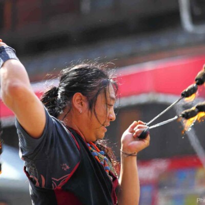 ポイとスタッフのダブル持ち 大須大道町人祭で火付盗賊ファイアーパフォーマンス