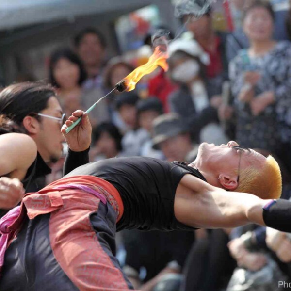 おこたんぺ&カンタの火食いコント 大須大道町人祭で火付盗賊ファイアーパフォーマンス