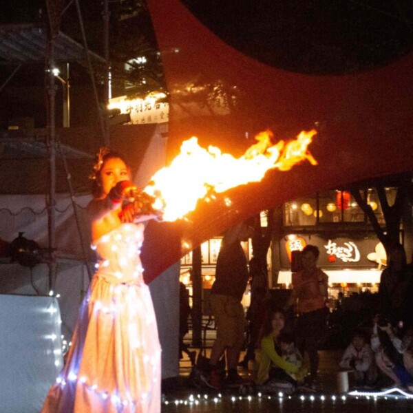 千葉中央公園で火付盗賊ファイアーパフォーマンスとライトパフォーマンス