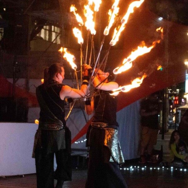 千葉中央公園で火付盗賊ファイアーパフォーマンス