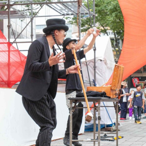 千葉中央公園でセイムセイムの大道芸