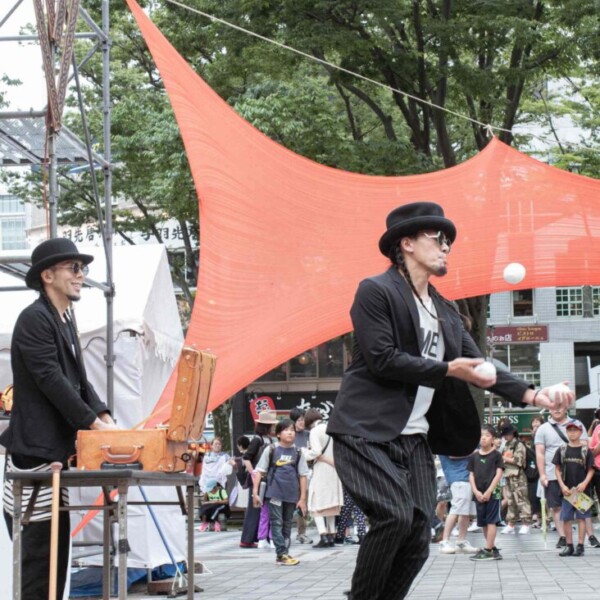 千葉中央公園でセイムセイムの大道芸