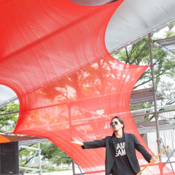 千葉中央公園でセイムセイムの大道芸