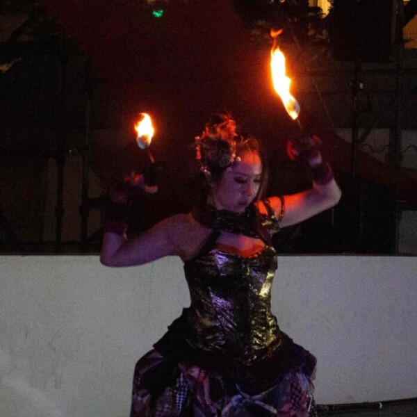 千葉中央公園で火付盗賊ファイアーパフォーマンス