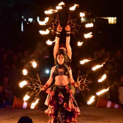 ゆめ花博で開催されたゆめ花大道芸でファイアーパフォーマンス