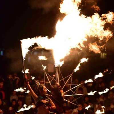 ゆめ花博で開催されたゆめ花大道芸でファイアーパフォーマンス