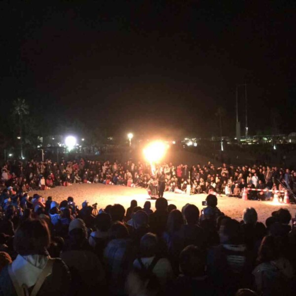 ゆめ花博で開催されたゆめ花大道芸でファイアーパフォーマンス