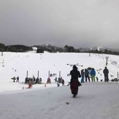 極寒のスキージャム勝山で雪山ファイアーショー