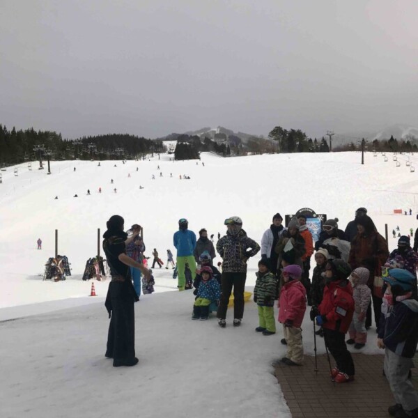 極寒のスキージャム勝山で雪山ファイアーショー