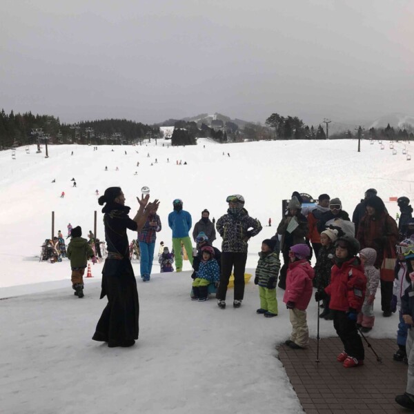 極寒のスキージャム勝山で雪山ファイアーショー