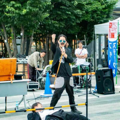 ソラマチ大道芸フェスティバルでのセイムセイムのリンボーダンス