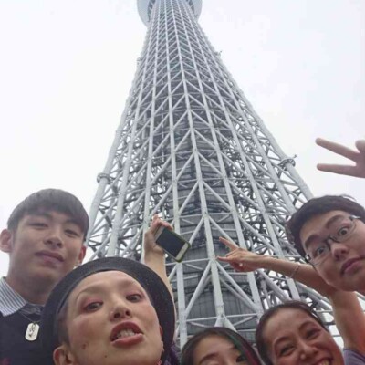 ソラマチ大道芸フェスティバルでのセイムセイムの大道芸パフォーマンス