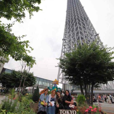 ソラマチ大道芸フェスティバルでのセイムセイムの大道芸パフォーマンス