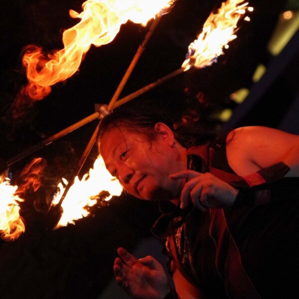 千葉中央公園で火付盗賊ファイアーパフォーマンス