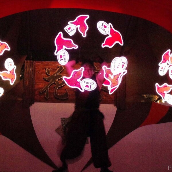 千葉中央公園で火付盗賊ビジュアルポイで電飾ライトパフォーマンスとチーバくん