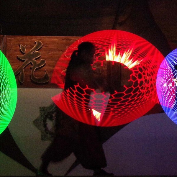 千葉中央公園で火付盗賊ビジュアルポイで電飾ライトパフォーマンス