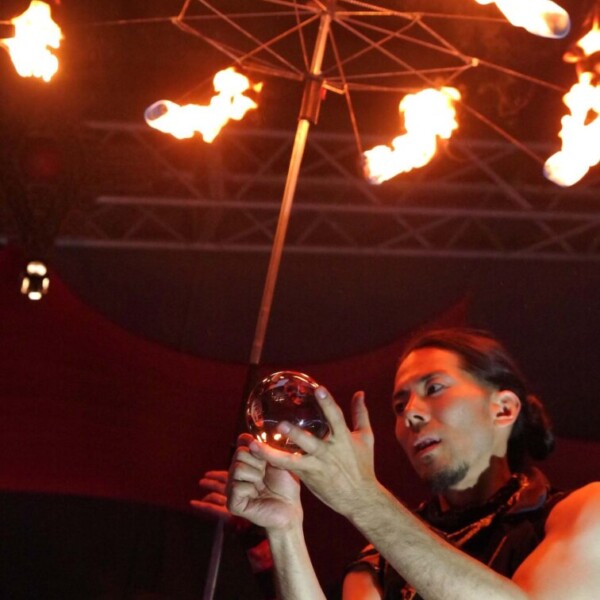 千葉中央公園で火付盗賊ファイアーパフォーマンスとコンタクトジャグリング