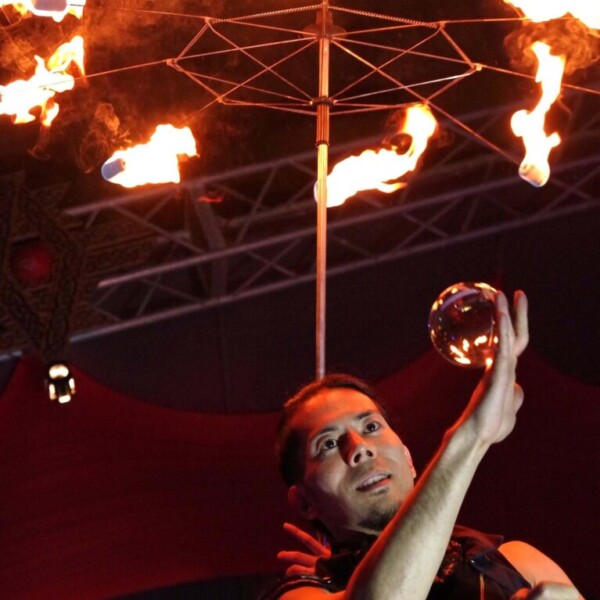 千葉中央公園で火付盗賊ファイアーパフォーマンスとコンタクトジャグリング