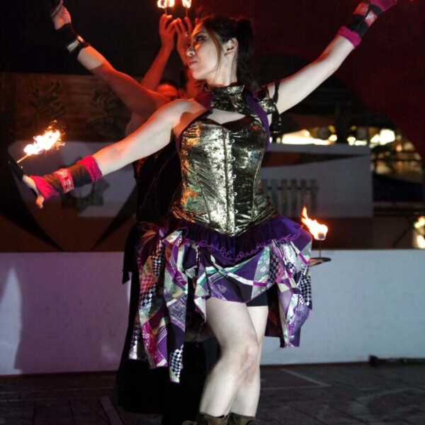 千葉中央公園で火付盗賊ファイアーパフォーマンス