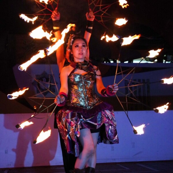 千葉中央公園で火付盗賊ファイアーパフォーマンス