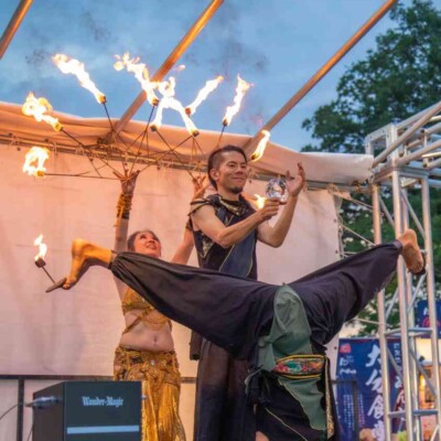 おこたんぺのコンタクトジャグリング 西武園ゆうえんちのプールの夏イベントを盛り上げるファイアーショー