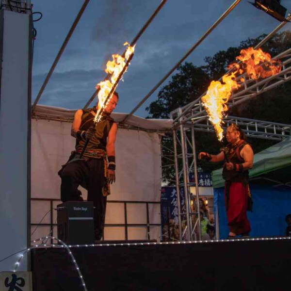 炎剣バトル 西武園ゆうえんちのプールの夏イベントを盛り上げるファイアーショー