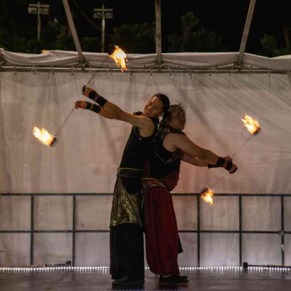 ファイアーポイ 西武園ゆうえんちのプールの夏イベントを盛り上げるファイアーショー