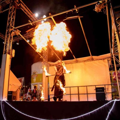 ファイアーバーンアウト 西武園ゆうえんちのプールの夏イベントを盛り上げるファイアーショー
