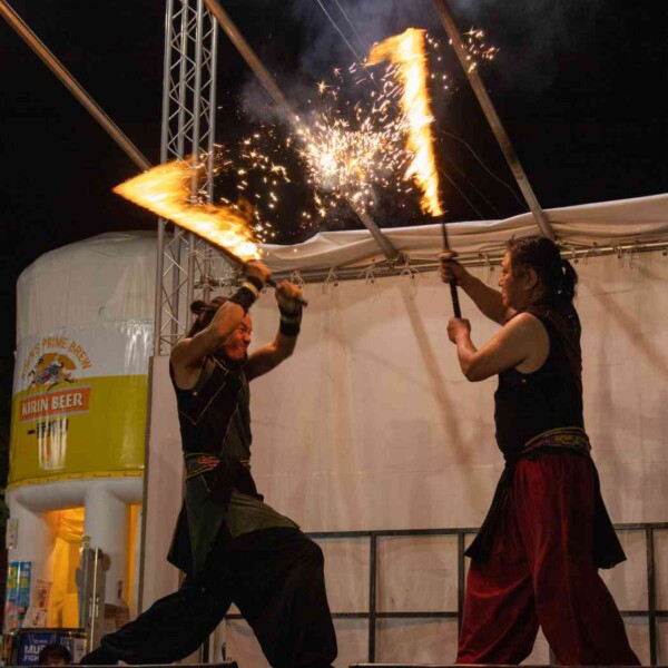 炎剣バトル 西武園ゆうえんちのプールの夏イベントを盛り上げるファイアーショー