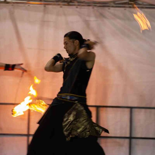 ファイアーポイ 西武園ゆうえんちのプールの夏イベントを盛り上げるファイアーショー