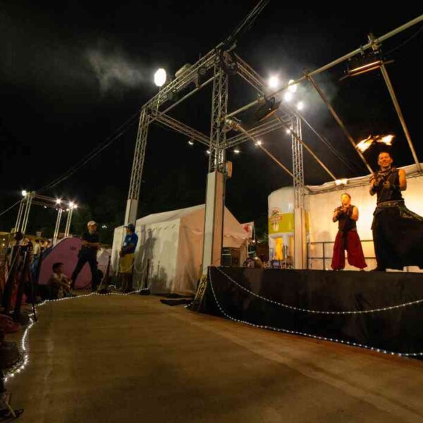 ファイアーポイ 西武園ゆうえんちのプールの夏イベントを盛り上げるファイアーショー