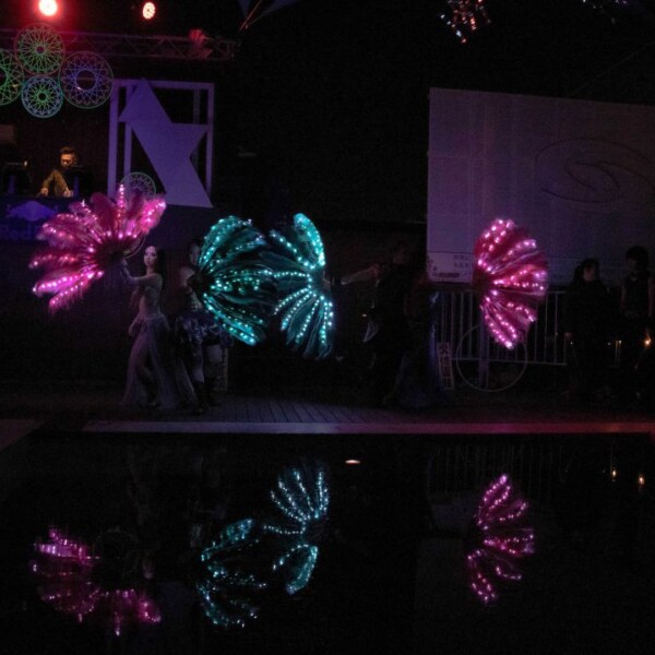 LEDイシスウィング アゲハ東京の17周年イベントでライトパフォーマンス