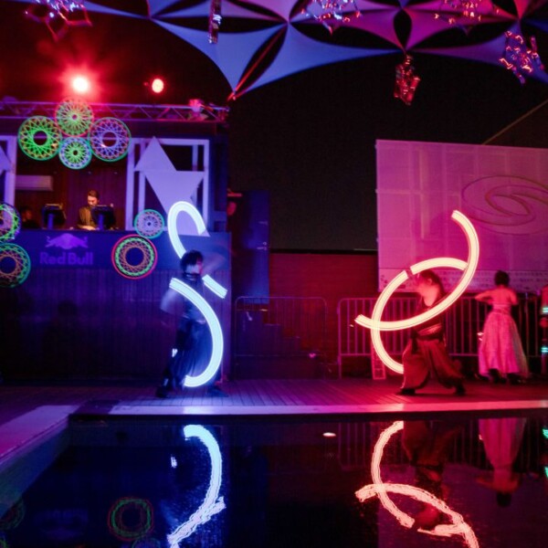 アゲハ東京の17周年イベントでライトパフォーマンス