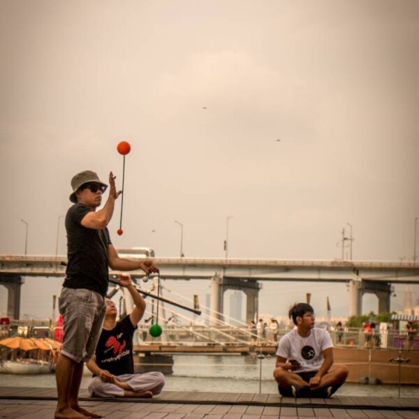 韓国のファイアーフェスティバルのバックステージ