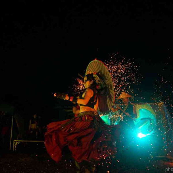 豊橋のベリーダンスイベントでファイアーショー