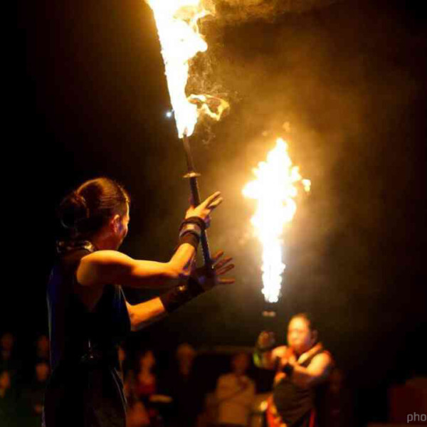 豊橋のベリーダンスイベントでファイアーショー