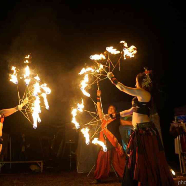 豊橋のベリーダンスイベントでファイアーショー
