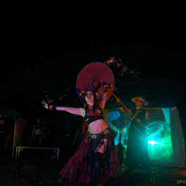 豊橋のベリーダンスイベントでファイアーショー