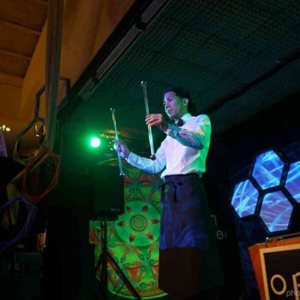 豊橋のベリーダンスイベントでジャグリング