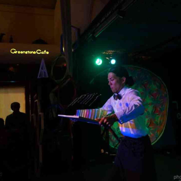 豊橋のベリーダンスイベントでジャグリング