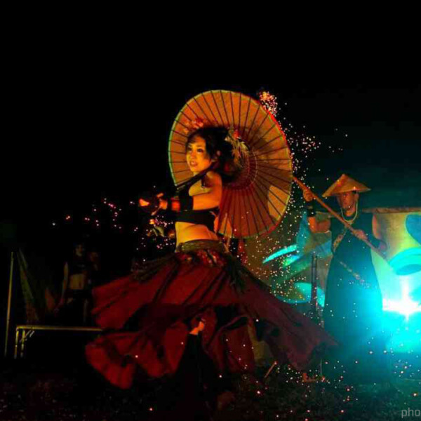 豊橋のベリーダンスイベントでファイアーショー