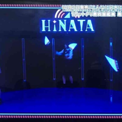 女子アイドルグループ日向坂48のワンカットPVでアリベイルポイ指導。チームロゴを投影します。 日向坂48 PVポイ指導