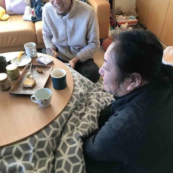 家に帰ると大変すぎるので、空港近くのおこたんぺ家に押しかけました。朝ご飯まで出してくれた。優しい。。。 濃霧によるフライトキャンセル