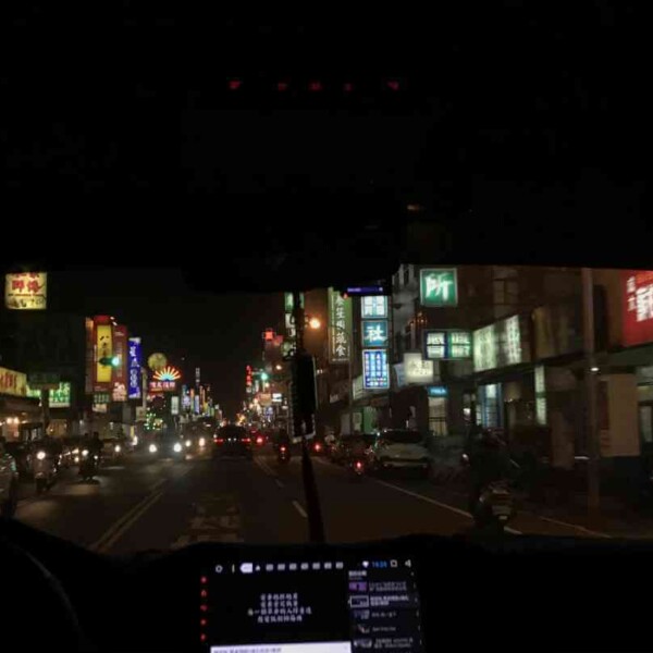 飛行機遅れまくって、台南市街へ着いたのは夜。家をでてから38時間以上かかった。長かった。。。 台南観光