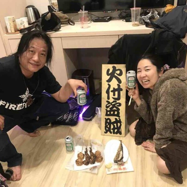 お店がほぼ閉まってるので、ホテル横の屋台で買ってきてごはん クレイジーフライデーミュージックフェスティバル@台南