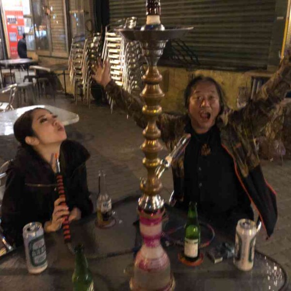 ごはん食べたくて神農街を歩いていたはずが、ビールとシーシャ。。おなかすいた 夜の神農街のシーシャバー
